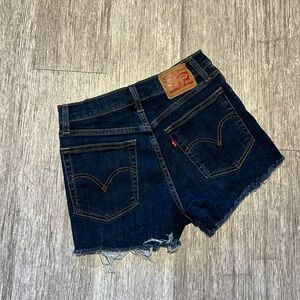 NEVER WORN • Levi’s High Waisted Shorts